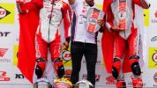 Dua Pebalap Astra Honda M Adenanta Putra Yang Menjadi Juara Pertama Diikuti Veda Ega Tercepat Kedua Dalam ARRC Kelas SS600 Seri Mandalika