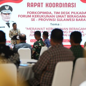 PJ Gubernur Bahtiar Baharuddin Saat Memberikan Sambutan Dalam Rapat Koordinasi Dengan FKUB Untuk Sukseskan Pilkada 2024