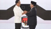 Joko Widodo Berjabat Tangan Dengan Prabowo Subianto Saat Debat Capres Tahun 2019