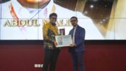 Ketua APJII Sulampua Terima Award Tokoh Digital Sulsel. (Ist)