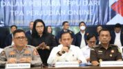 Dirtipideksus Bareskrim Polri, Brigadir Jenderal Polisi Helfi Assegaf (Tengah) Dalam Konferensi Pers