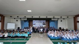 SWINS dan Ponpes Darul Mukhlishin Berkolaborasi dalam Pengabdian Masyarakat Terpadu