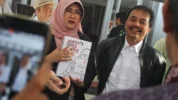 Buku Berjudul Jokowi's White Paper Ditulis Oleh Roy Suryo, Rismon Sianipar, dan Tiffauzia Tiyassuma atau dr Tifa