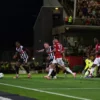 Kiper MU, Andre Onana Melakukan Kesalahan, Tyrell Warren Cetak Gol Kedua Untuk Grimsby Town