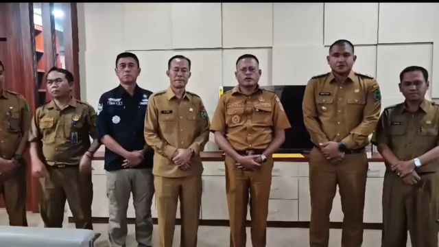 Wali Kota Prabumulih, Arlan Didampingi Jajarannya Mengklarifikasi Pencopotan Kepala Sekolah SMPN 1 Prabumulih